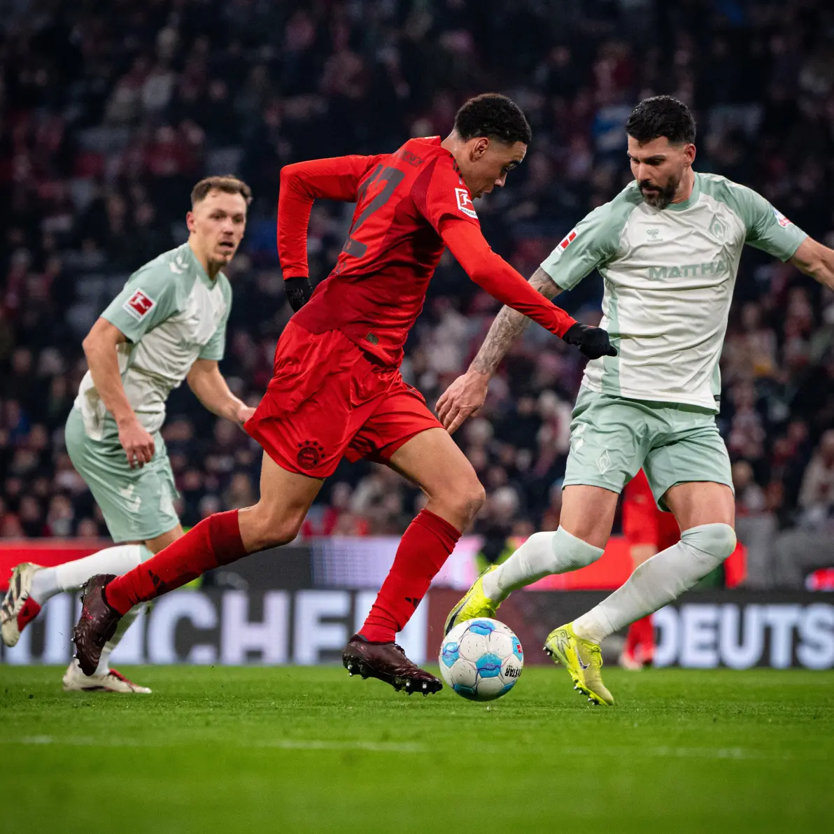 体育赛事直播-拜仁慕尼黑德甲四连胜势不可挡，力压对手排名榜首的简单介绍