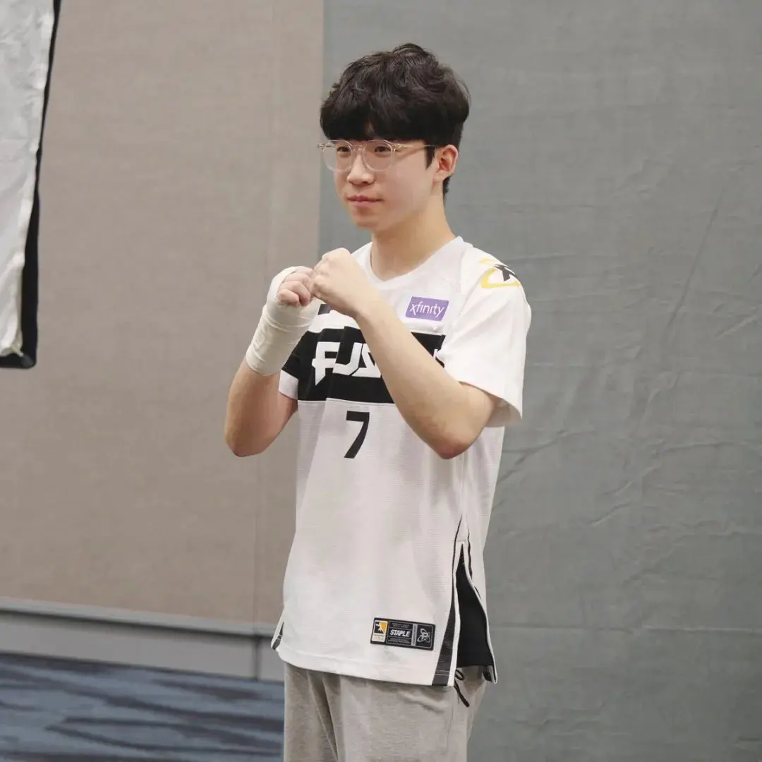 熊猫体育官方-NS血洗CLG，Peanut拿下关键大龙激烈交锋入围赛，点燃全场激情