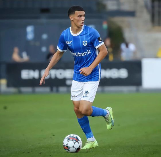 包含阿森纳前锋加盟拉齐奥，助力球队争夺冠军的词条