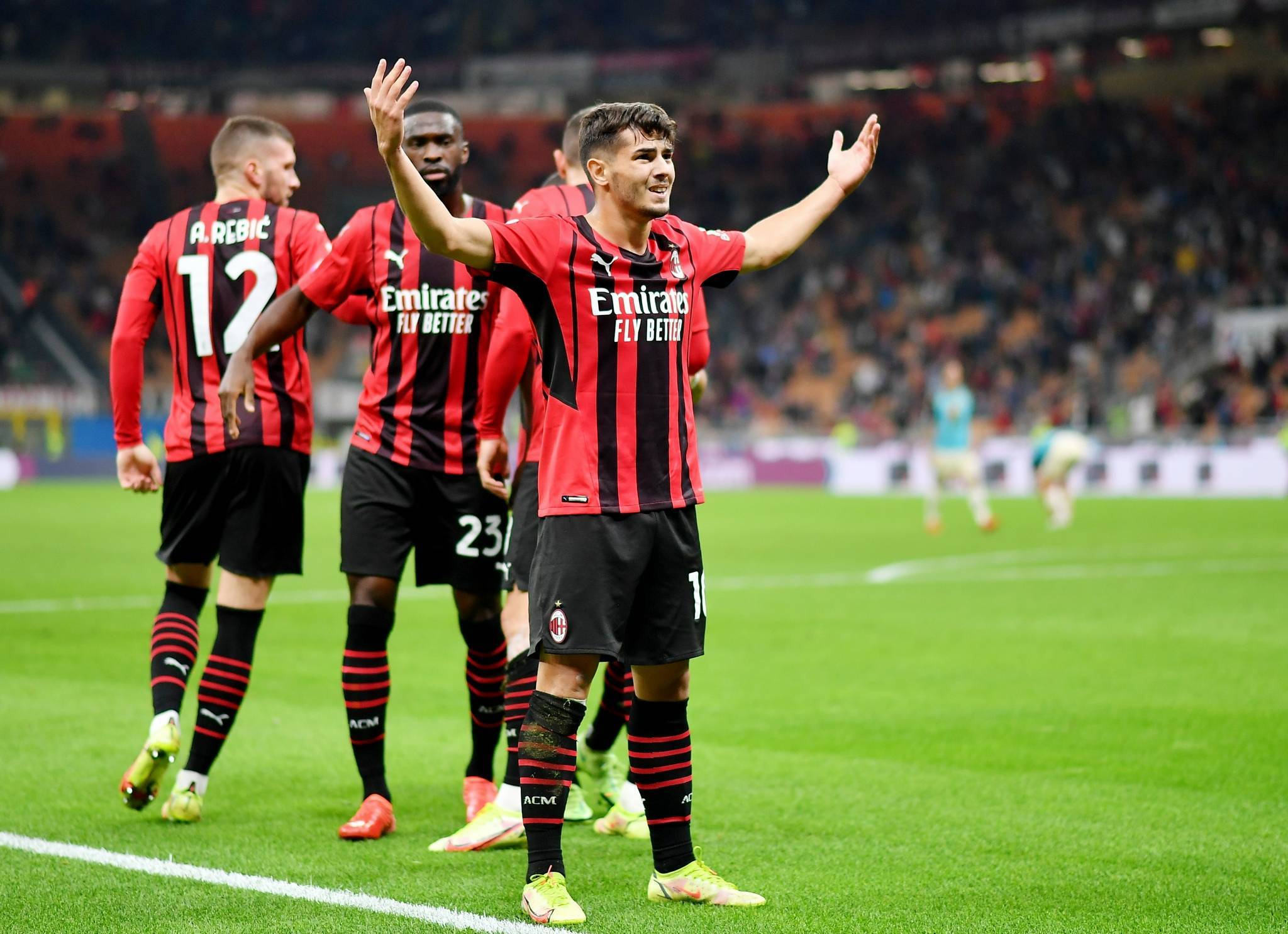 熊猫体育全站APP下载-马德里竞技惨遭逆转，AC米兰高歌猛进