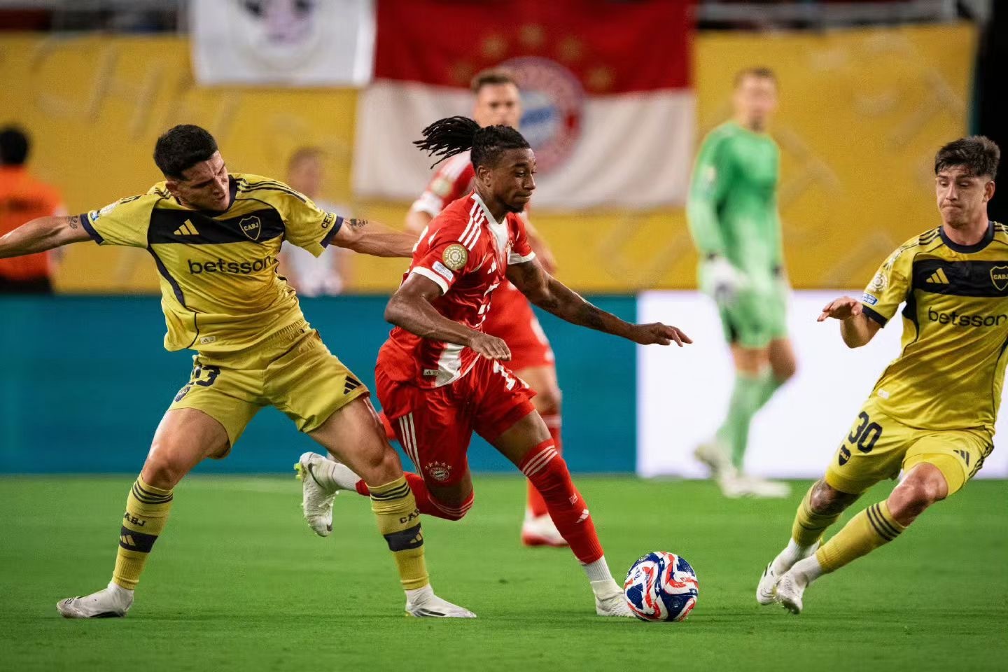 熊猫体育下载-南特客场险胜，球员团结努力