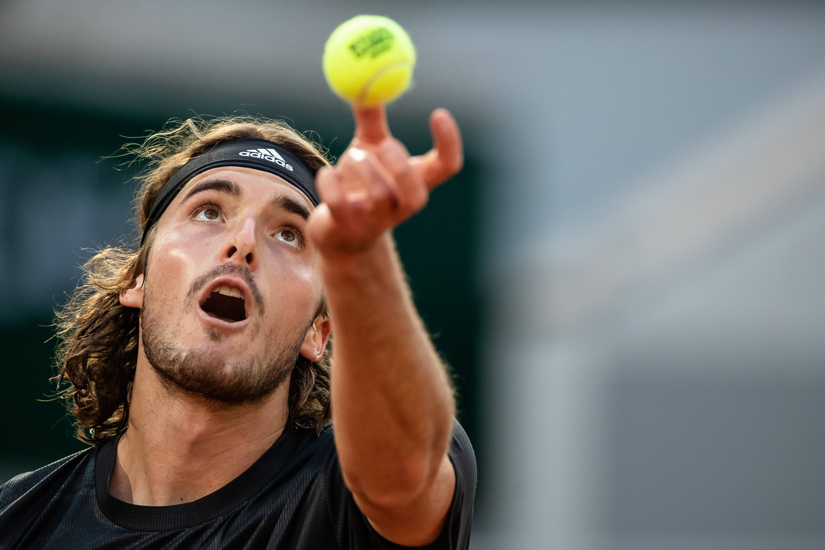 熊猫体育全站APP下载-西班牙网球队轻取世界网球队，西西帕斯爆发神勇